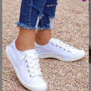 NEW white sneaker Sz 9